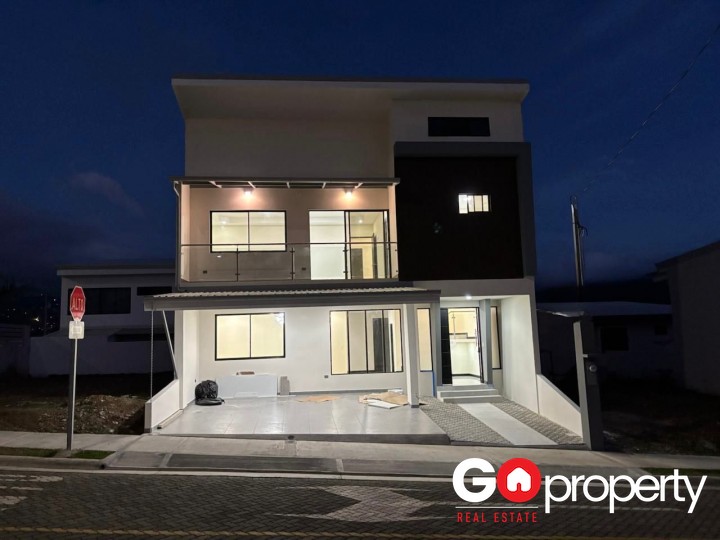 Venta de casa contemporánea con vistas impresionantes - Condominio Acqua